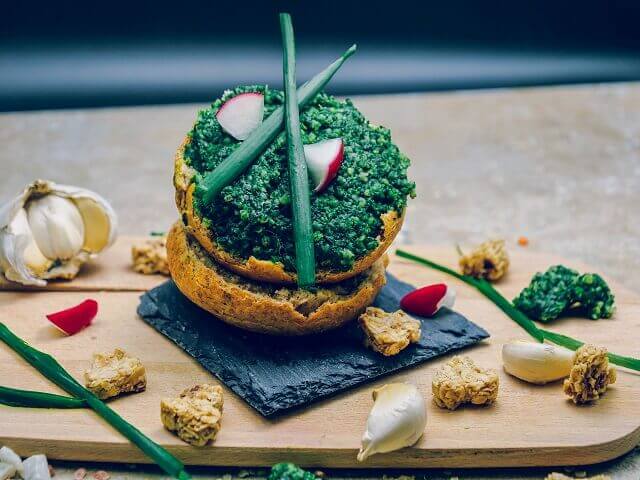 pasta tartinabila de urzici si mei