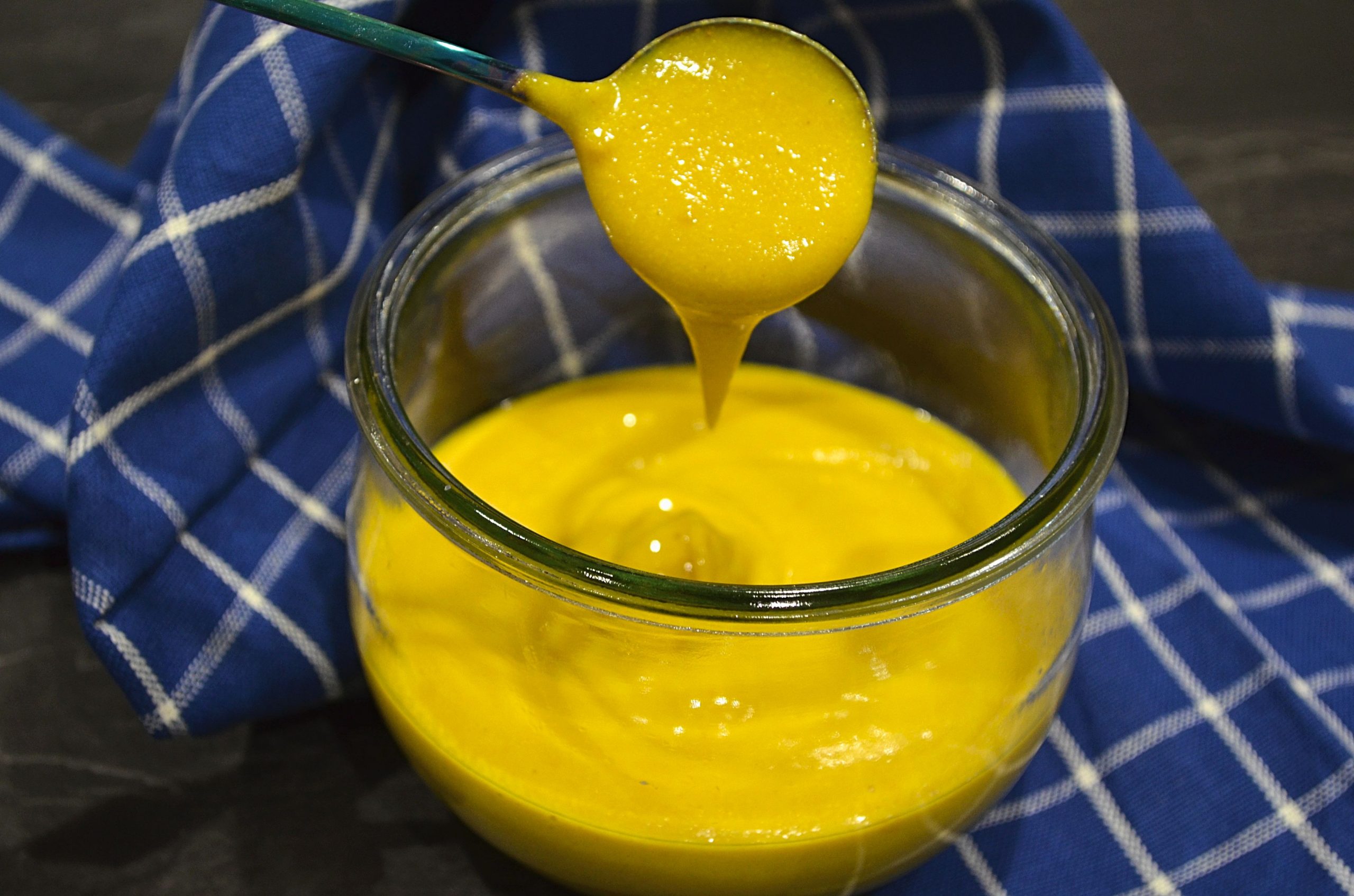 Sos savuros din fulgi de drojdie